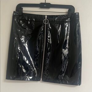 Renvy Zip Front Black Vinyl Mini Skirt M